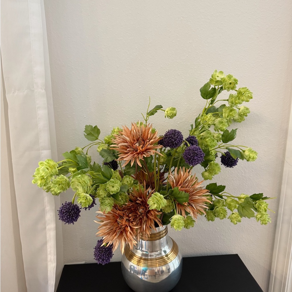 Elegant and Original Floral Arrangement in Silver Vase